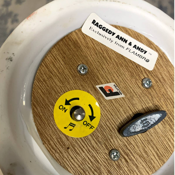 Vintage Raggedy Ann & Andy Musical Figurine It's A Small World - Picture 7 of 7